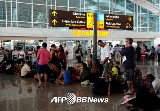 발리 공항 화산재로 폐쇄…발리행 국내 항공편 '차질' - 머니투데이 발리 공항 화산재로 폐쇄…발리행 국내 항공편 '차질' - 머니투데이
