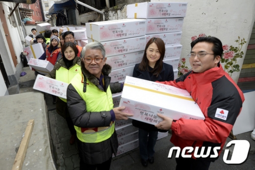 [사진]'쪽방촌 주민에게 사랑의 배달을'