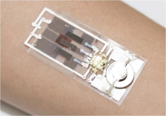 반도체 칩과 유기광전 소자 결합 하이브리드 스마트 스티커 센서/사진=KAIST