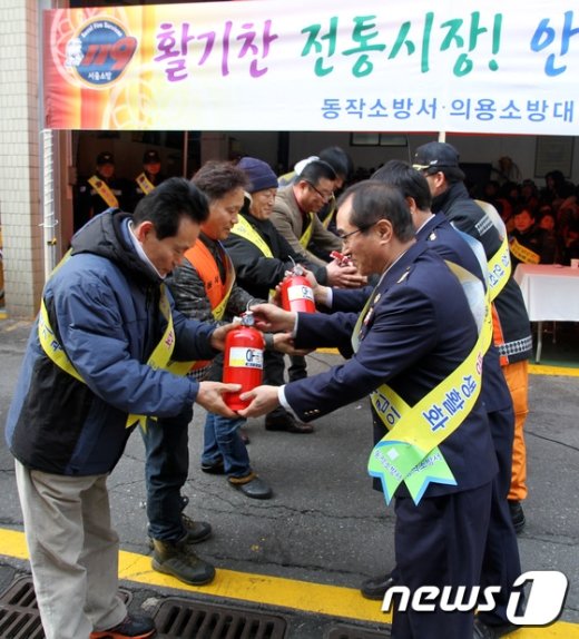 [사진]동작소방서, 전통시장 화재안전 캠페인