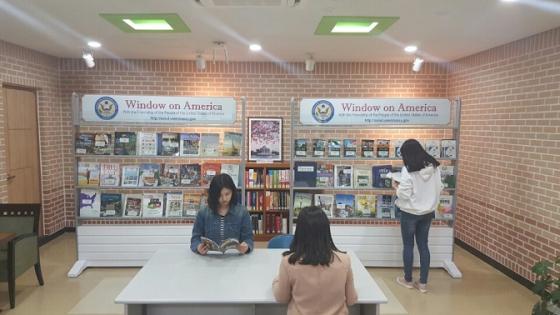 한국은 미국과 이웃나라 한국은 미국과 이웃나라