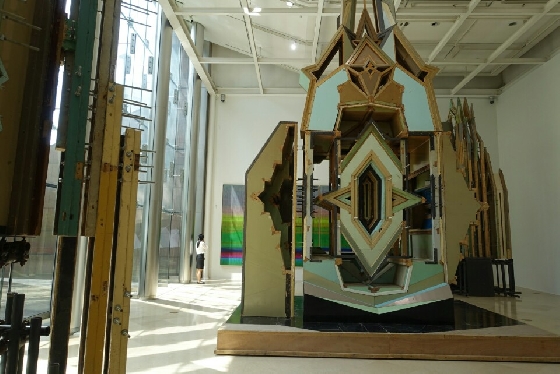 리우 웨이, 하찮은 실수(Merely a Mistake), 2009-2012, Doors, door frames, acrylic board, stainless steel Dimensions variable. /사진=김유진 기자