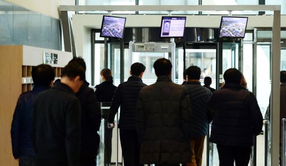 낮엔 공무원, 밤엔 대리기사? 낮엔 공무원, 밤엔 대리기사?