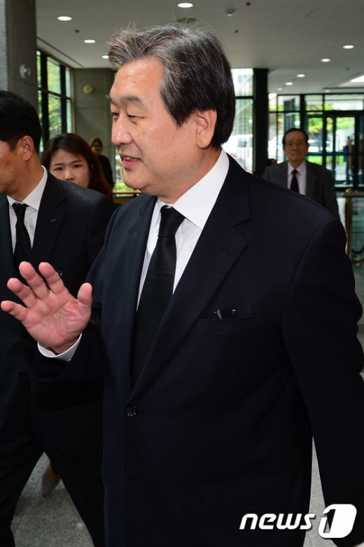 [사진]김무성 전 대표 '질문은 그만'