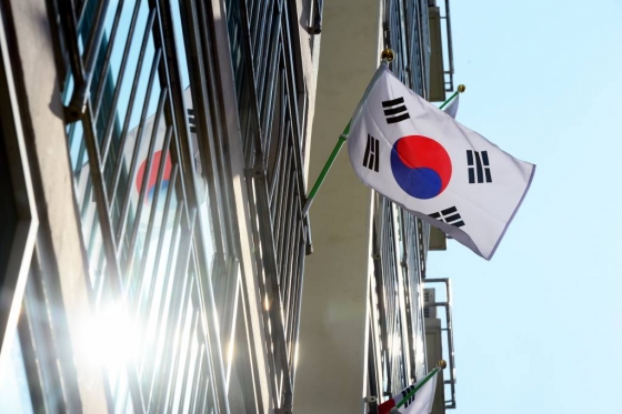 집에 태극기도 없어요" 광복절은 쉬는 날?…외국에선 축제 - 머니투데이