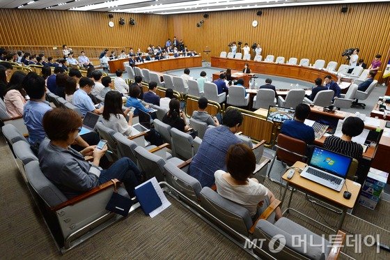  2일 오전 서울 영등포구 여의도 국회에서 열린 '가습기살균제 사고 진상규명과 피해구제 및 재발방지 대책마련을 위한 국정조사'가 새누리당 측의 불참으로 미뤄지고 있다. 2016.9.2/뉴스1  <저작권자 © 뉴스1코리아, 무단전재 및 재배포 금지>