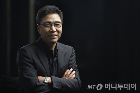SM 이수만, 韓 최초 '아시아 게임 체인저 어워드' 수상 