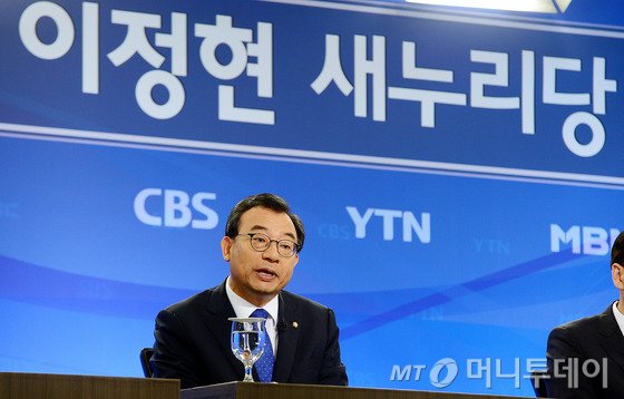  이정현 새누리당 대표가 28일 오전 서울 종로구 세종문화회관에서 열린 방송기자클럽 초청토론회에서 패널들 질문에 답하고 있다. 2016.9.28/뉴스1  