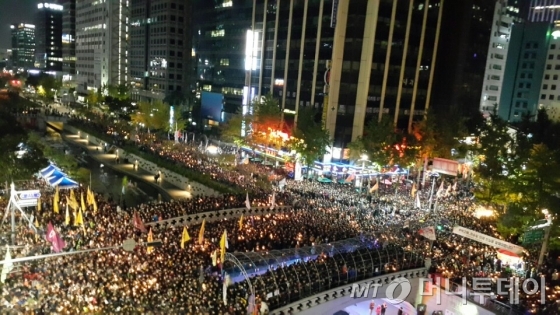 [사진]청계광장 가득 메운 시민들… '촛불집회'