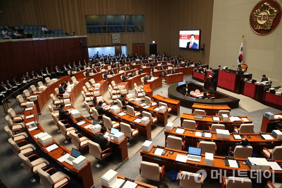  27일 오후 서울 여의도 국회에서 열린 예산결산특별위원회 전체회의에서 의원들의 자리가 비어 있다. 2016.10.27/뉴스1  