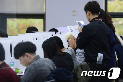 사진]전자출결 시스템으로 본인확인하는 고려대학교 논술고사 - 머니투데이