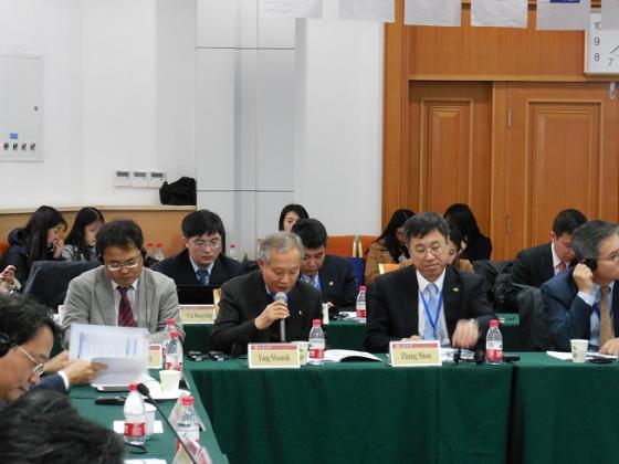 지난 24일 중국 산동대학에서 열린 한중대학총장포럼에서 전북대 양문식 부총장이 토론에 참여하고 있다.