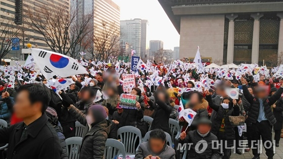 멸공의 횃불로 광화문 촛불 척결