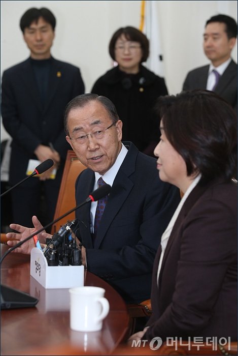 [사진]불출마 선언 전 정의당 찾은 반기문 전 총장