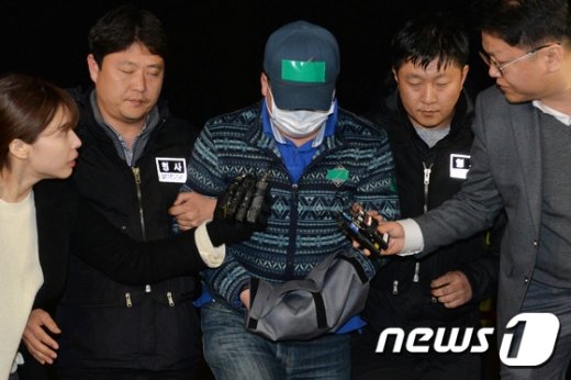 [사진]경찰 압송되는 시흥 원룸 30대女 살해·방화범