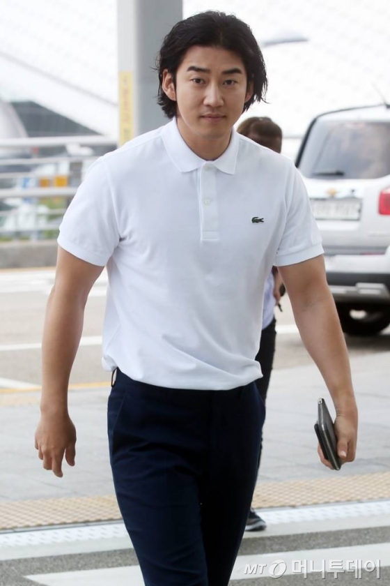 "오빤 조폭 스타일"…윤계상 바뀐 헤어스타일 화제 | 스타일M