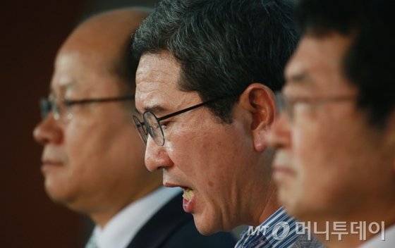 [사진]자유한국당 국방위원, 송영무 자진사퇴-지명철회 촉구