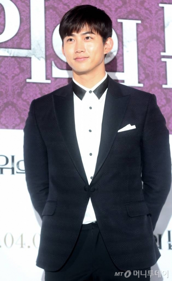 옥택연, 오늘(4일) 현역 입대…가족·멤버 배웅 | 스타일M 옥택연, 오늘(4일) 현역 입대…가족·멤버 배웅 | 스타일M