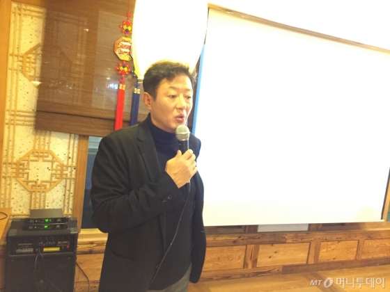 지난 10년간 한 해도 거르지 않고 한국 사회의 소비 트렌드를 분석해 온 김난도 서울대 교수. 김 교수는 "희망의 상실과 사회적 갈등으로 트렌드 키워드는 점점 '개인화'쪽으로 집중하고 있다"며 "기술은 나날이 발전하는데, 인간관계의 건강성은 점점 악화하고 있다"고 말했다. /사진=김고금평 기자<br>