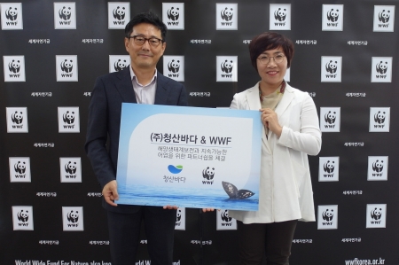 WWF와 MOU를 맺은 (주)청산바다의 위지연 대표 / 사진제공=(주)청산바다