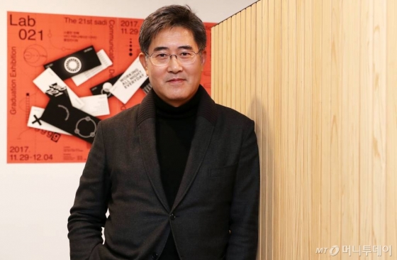 장 원장은 1991년 미국 시카고 아트 인스티튜트에 입학해 멀티미디어와 공학 등을 배웠다. 그는 "이때 배웠던 것들이 산업 현장에서의 이해도를 높이는 데 큰 도움이 됐다"고 말했다. /사진=김휘선 기자