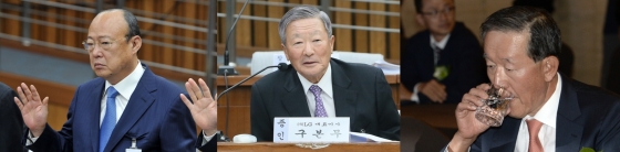 왼쪽부터 김승연 한화그룹 회장, 구본무 LG그룹 회장, 허창수 GS그룹 회장./ 사진=뉴스1