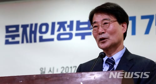 【서울=뉴시스】이영환 기자 =장하성 청와대 정책실장. 2017.12.20.   20hwan@newsis.com   