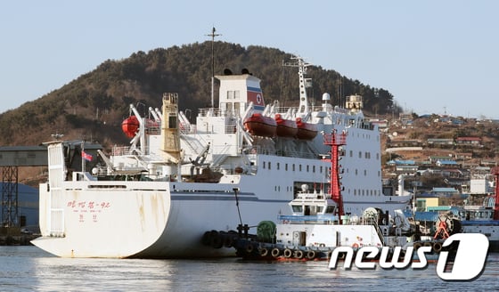 北예술단, 만경봉호로 묵호항 입항…강릉아트센터 점검(종합2보) - 머니투데이 北예술단, 만경봉호로 묵호항 입항…강릉아트센터 점검(종합2보) - 머니투데이