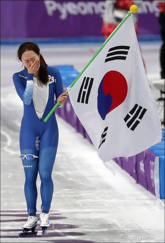 [사진]'빙속여제' 이상화, 감격의 눈물