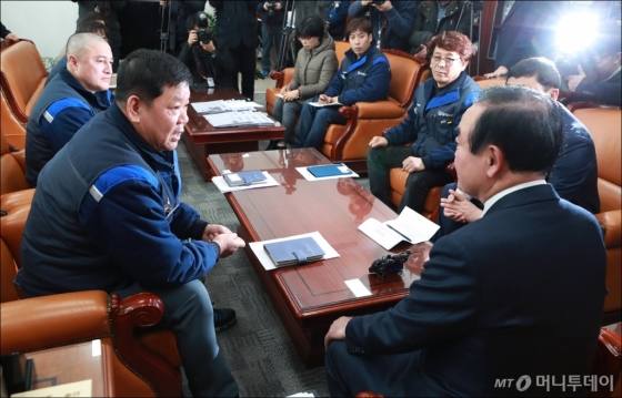 [사진]국회 산자위원장 만난 한국지엠 노조