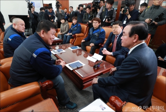 [사진]장병완 산자위원장 만난 한국지엠 노조