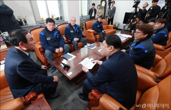 [사진]한국지엠 노조, 국회 산자위원장 면담