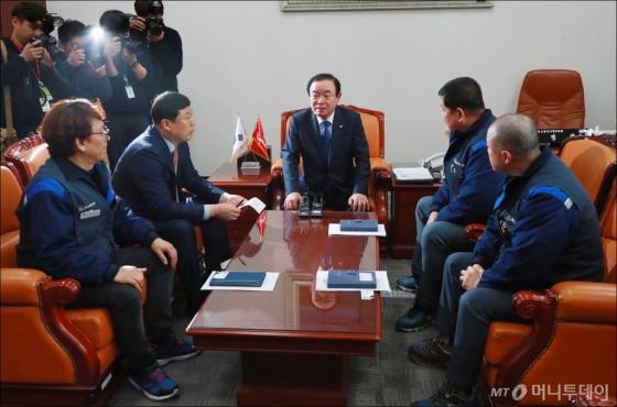 [사진]한국지엠 노조 만난 장병완 산자위원장