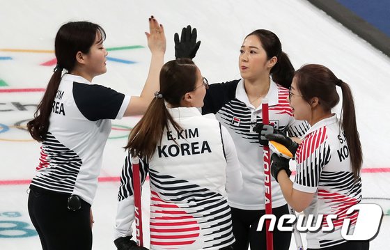 [사진]대한민국 컬링 대표팀 '승리가 보인다'
