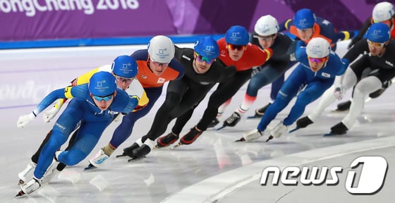 [사진]페이스메이커로 나선 정재원 '이승훈은 뒤에서 기회를'