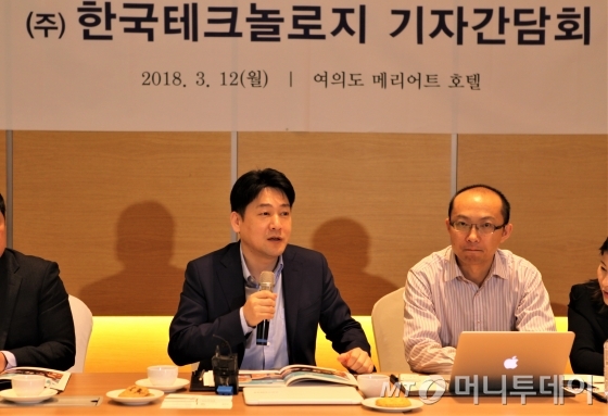 이병길 한국테크놀로지 대표가 12일 서울 여의도에서 열린 기자간담회에서 중국 스카이워스와의 전장사업에 대해 설명하고 있다. 