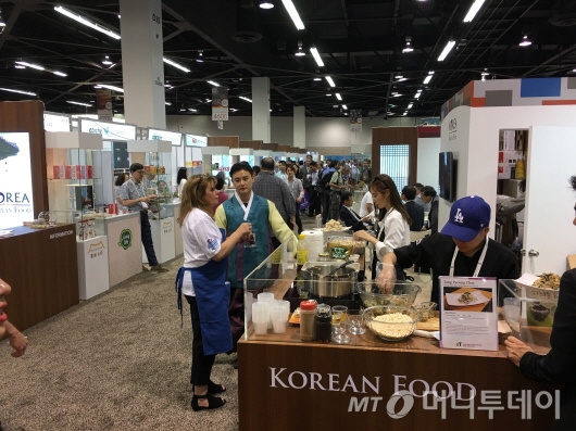 ǰο ѱǰ( aT)  9Ϻ 11ϱ ̱ ֳ ǼͿ  ߷ǰǰ ڶȸΡ2018 Natural Products Expo West (NPEW 2018) ߴ.