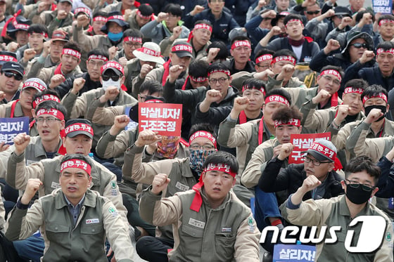 [사진]중형 조선업계 노동자들 '구조조정 철회하라!'