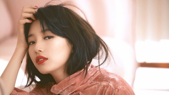 수지, 화장품 광고 영상 속 반전 매력 '순수 vs 도발' - 머니투데이 수지, 화장품 광고 영상 속 반전 매력 '순수 Vs 도발' - 머니투데이