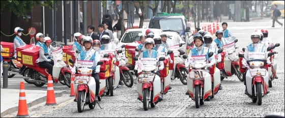 [사진]집배원들이 '6·13 지방선거' 홍보합니다!