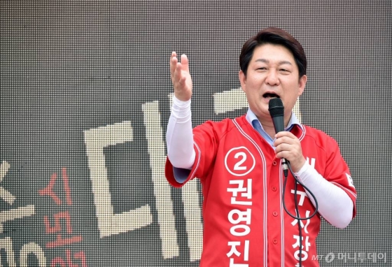 ë³´ìˆ˜ì˜ ì‹¬ìž¥ ëŒ€êµ¬ ì§€í‚¨ ê¶Œì˜ì§„ í›„ë³´ ì¶œêµ¬ì¡°ì‚¬ ìš°ì„¸ ë¨¸ë‹ˆíˆ¬ë°ì´