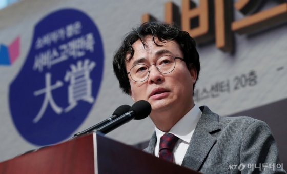 3일 서울 중구 프레스센터에서 열린 ‘소비자가 뽑은 서비스고객만족대상'에서 정학범 마중물교육 대표이자 단국대 외래교수가 강연을 하고 있다./사진=김창현 기자