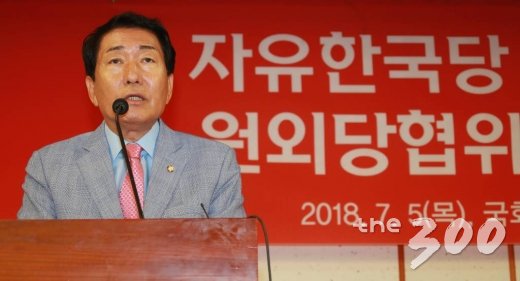 자유한국당 안상수 혁신비대위 준비위원장이 5일 오전 서울 여의도 국회 의원회관에서 열린 원외당협위원장 간담회에 참석해 발언을 하고 있다. /사진=이동훈 기자