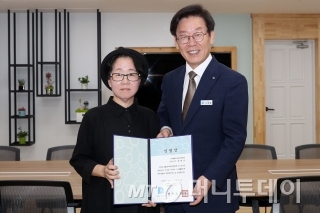 DMZ국제다큐영화제 새 집행위원장에 홍형숙 감독 - 머니투데이