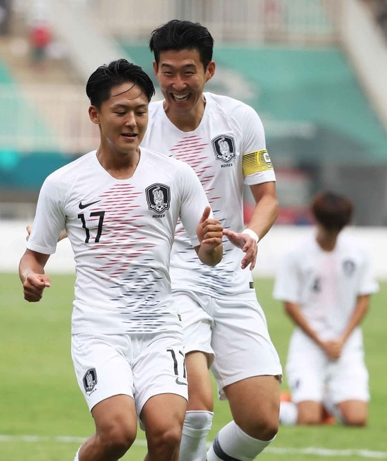 지난 29일 오후 인도네시아 보고르 파칸사리 스타디움에서 열린 2018 자카르타·팔렘방 아시안게임 U-23 남자축구 4강전 대한민국과 베트남의 경기에서 이승우가 선제골을 넣고 댄스 세리머니를 하고 있다./사진=뉴스1