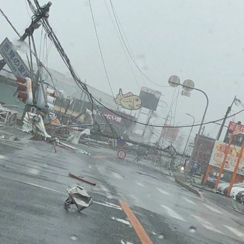 태풍 제비가 강타한 일본 시내 모습./사진=트위터 화면 캡처