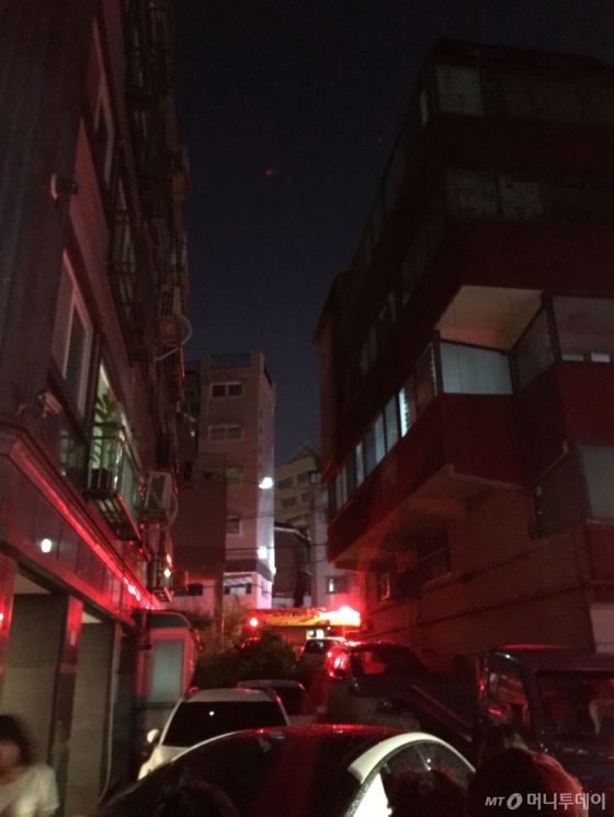 상도초등학교 병설유치원 건물이 땅꺼짐으로 크게 기울었다. 사진=김경환 기자
