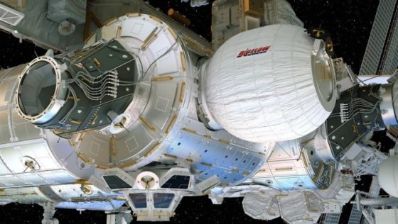 국제우주정거장(ISS)에 연결된 우주 거주시설(우주호텔)의 시험모델(오른쪽)/사진=비글로 에어로스페이스  