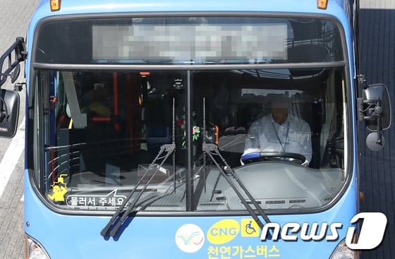 [사진]'버스기사님도 안전벨트'