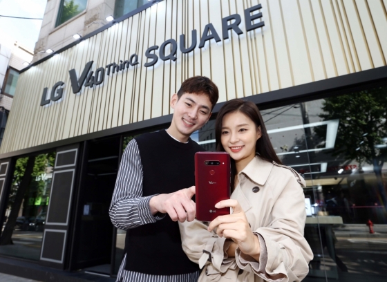 LG전자는 서울 강남구 신사동 가로수길에 LG V40 씽큐 체험존 ‘LG V40 씽큐 스퀘어’를 8일 열었다. / 사진제공=LG전자